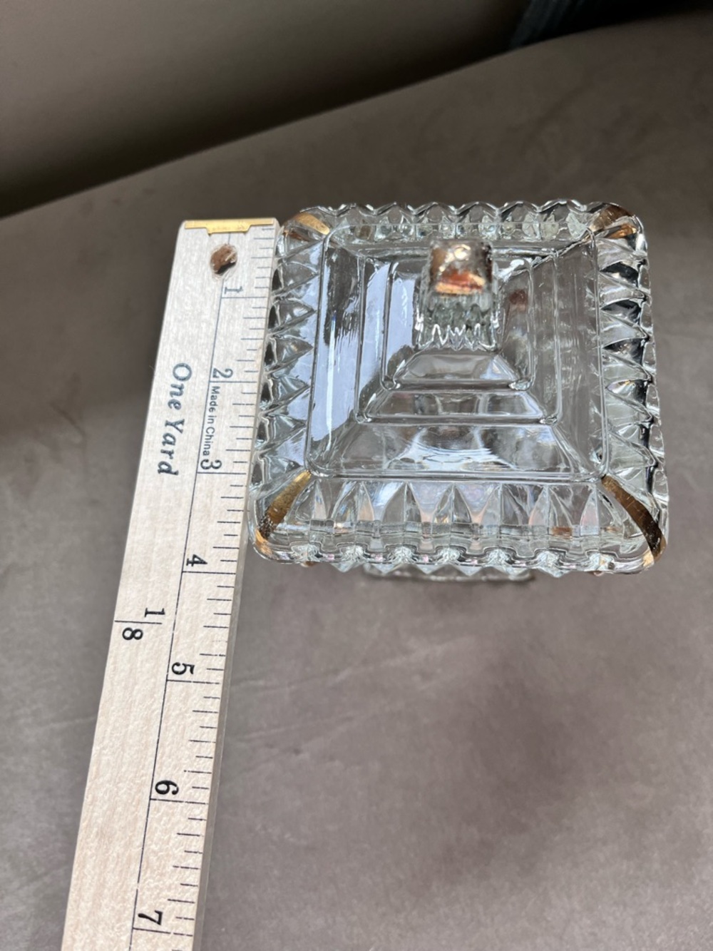 Jeanette Glass/Wedding Pattern Glass Covered Candy/Trinket Box W /Gold Trim - Picture 5 of 5